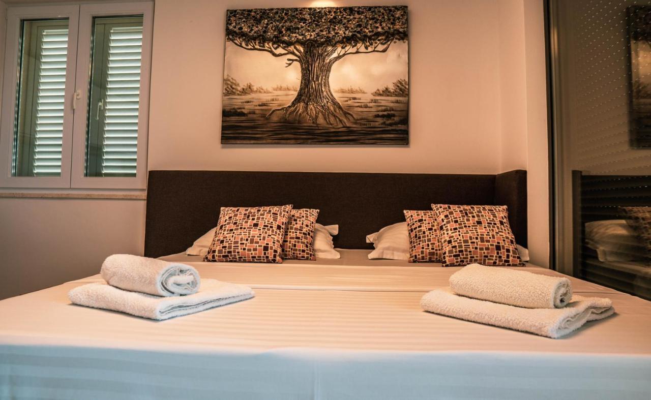 Luxury Apartments White Villa Violeta Mandre Ngoại thất bức ảnh